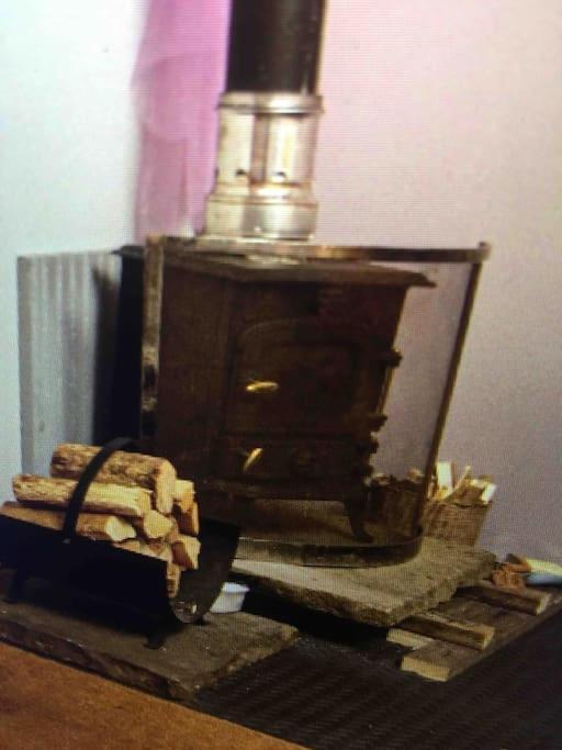 Cosy Woodland Romantic Retreat With Log Fires And Nature Sturry エクステリア 写真