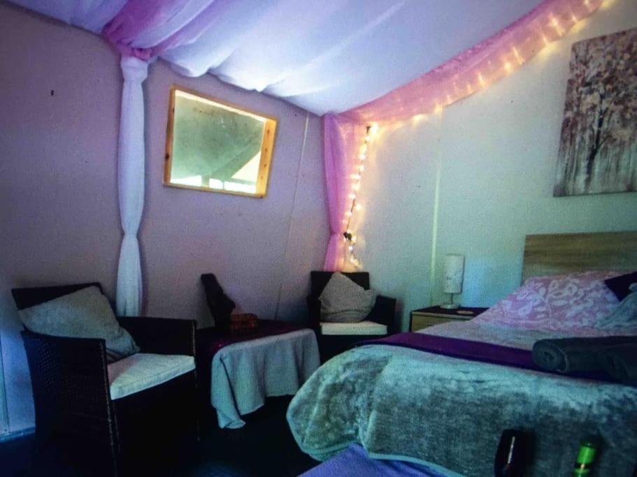 Cosy Woodland Romantic Retreat With Log Fires And Nature Sturry エクステリア 写真