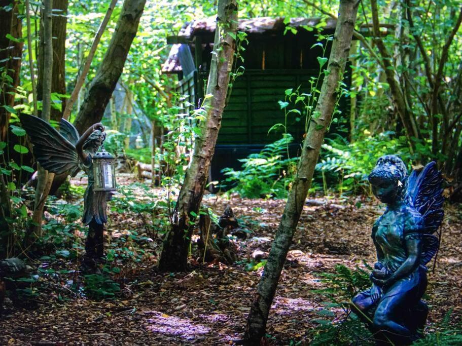 Cosy Woodland Romantic Retreat With Log Fires And Nature Sturry エクステリア 写真