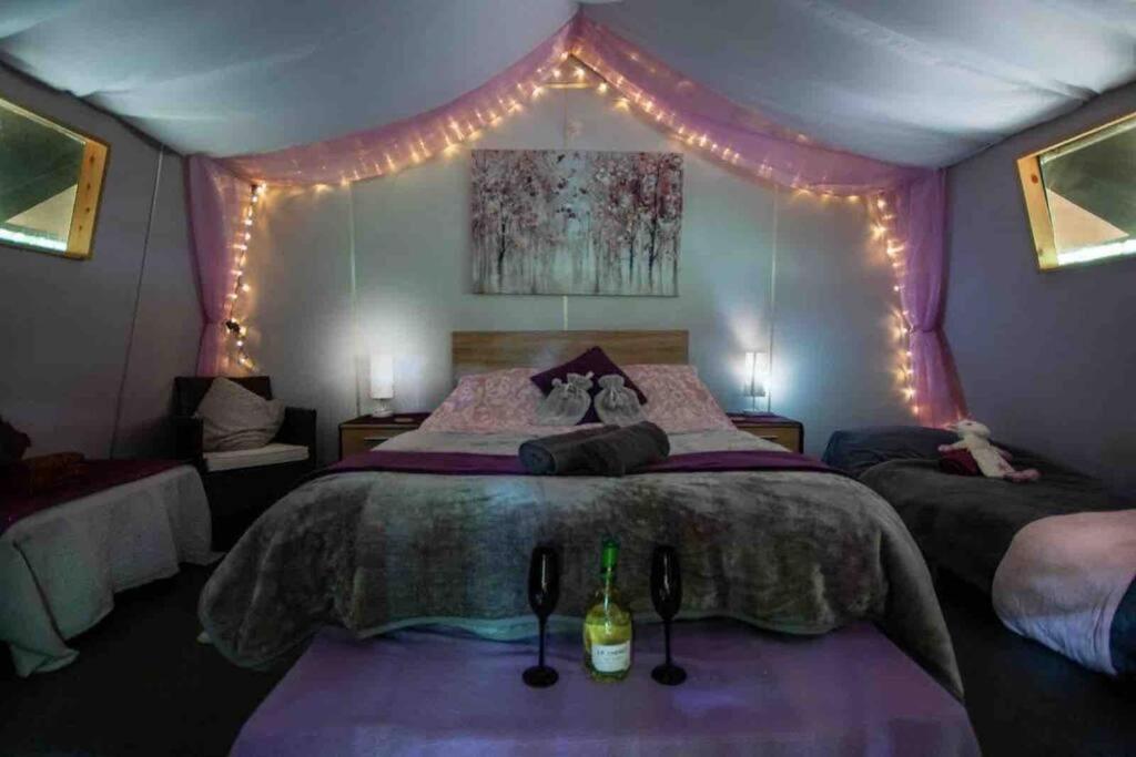 Cosy Woodland Romantic Retreat With Log Fires And Nature Sturry エクステリア 写真